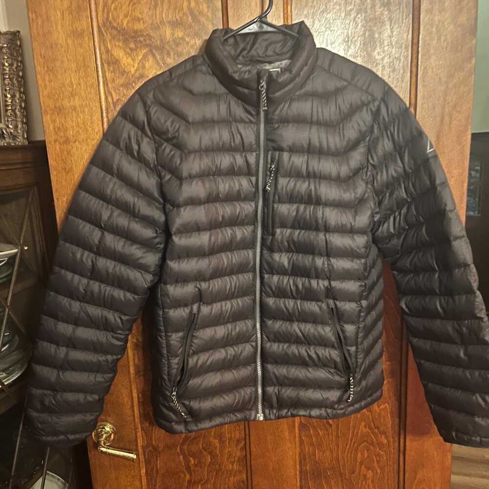 Light weight but warm Men's puffer jacket (size M)